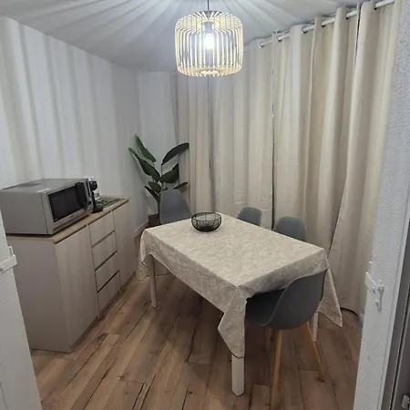 Cosy A Trois Minutes La